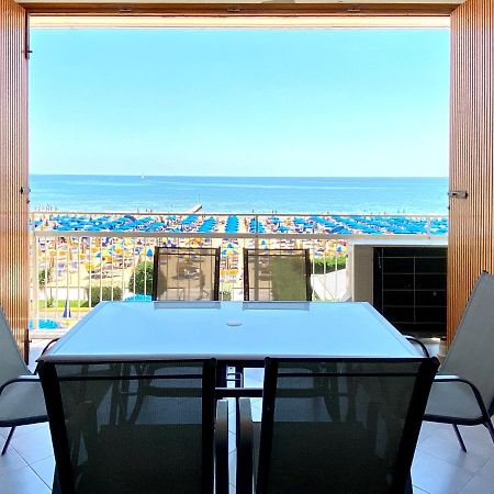 Fronte Mare Stupenda Terrazza Piramide Jesolo Lido Carraro Immobiliare - Family Apartments Buitenkant foto